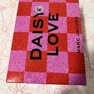 Marc Jacobs Daisy Love Pink and Red Box